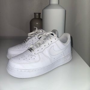 WOMENS NIKE AIR FORCES WHITE SIZE 7 Only used once
